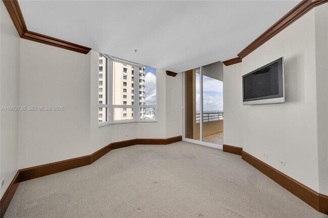 Building Photo - 808 Brickell Key Dr