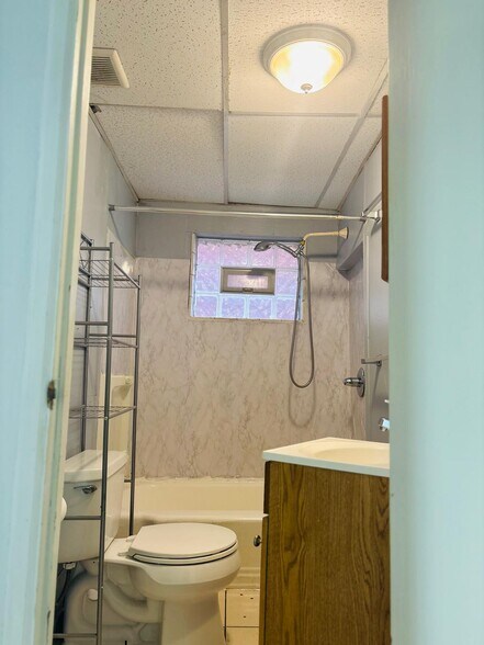 Building Photo - 5551 Columbo St