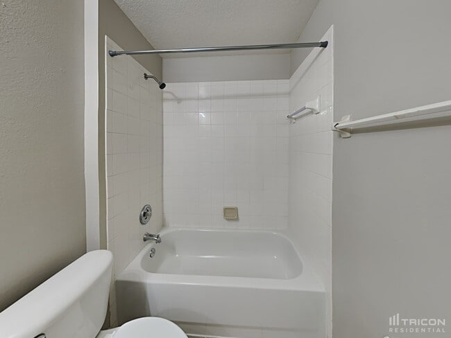 Building Photo - 14131 Colonial Spring Way