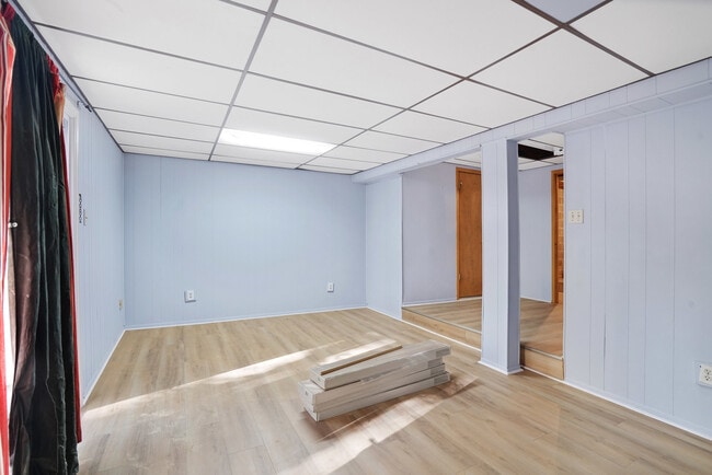 Building Photo - 8653 Bent Arrow Ct