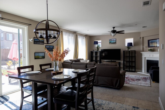 Building Photo - 617 Copper Ridge Way