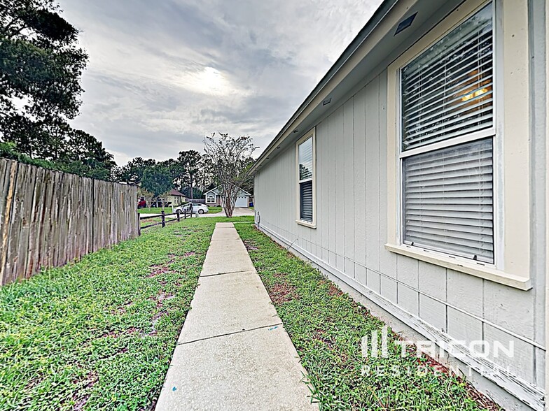 Building Photo - 115 Naugatuck Dr
