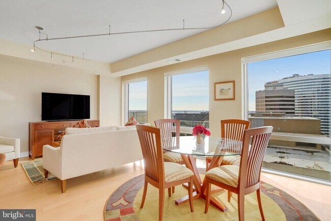 Building Photo - 1111 19th St N