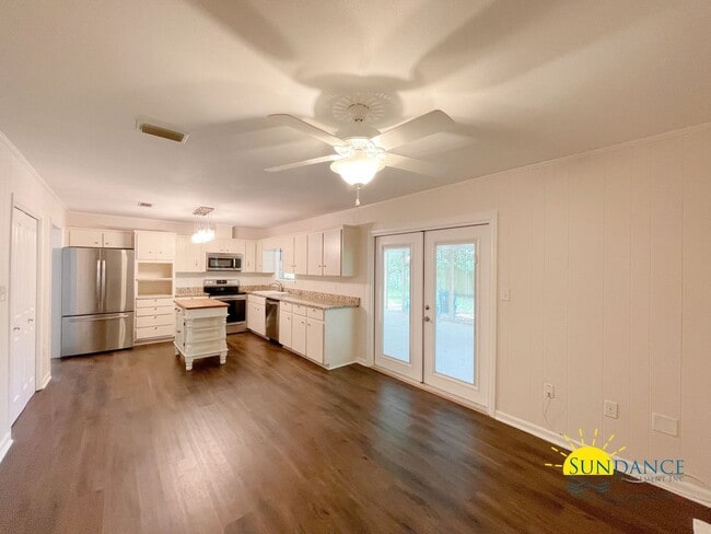 Building Photo - Updated 3-Bedroom Home in desirable Kenwood neighborhood!