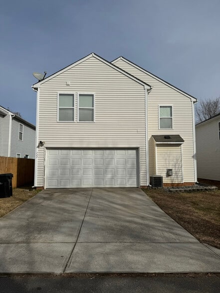 Building Photo - 722 Sinclair Dr