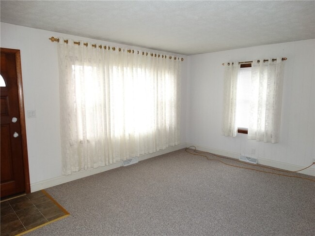 Building Photo - 146 Cutler Ave