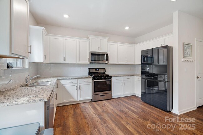 Building Photo - 136 Sequoia Frst Dr