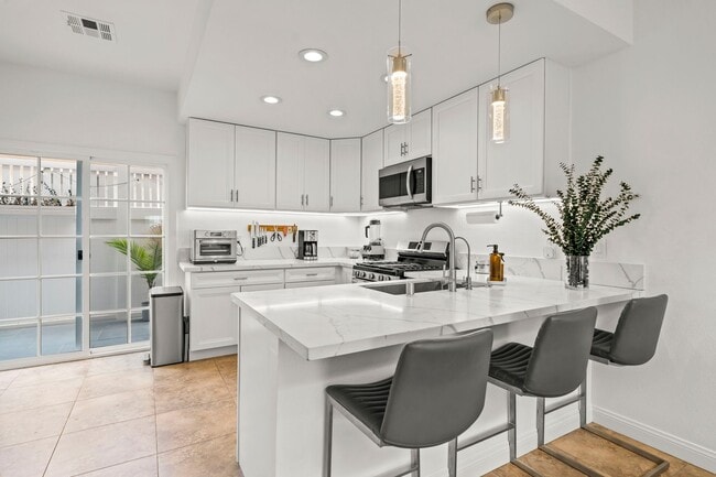 Building Photo - Fully Furnished Rental Imperal Beach
