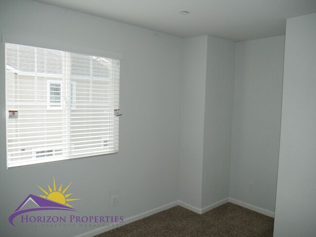 Building Photo - Modern Two-Story 4 Bed 2.5 Bath 1,807 sqft...