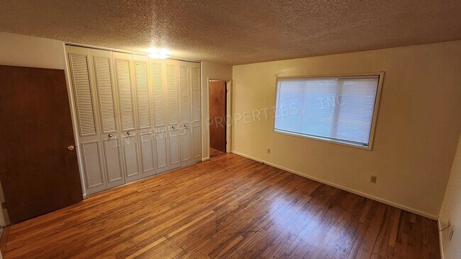 Building Photo - MCCA01