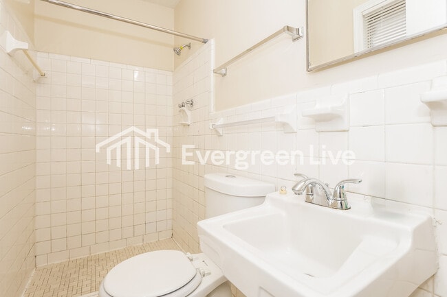 Building Photo - 3519 Naylor Dr