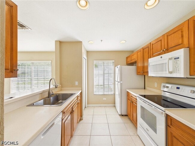 Building Photo - 9440 Ivy Brook Run
