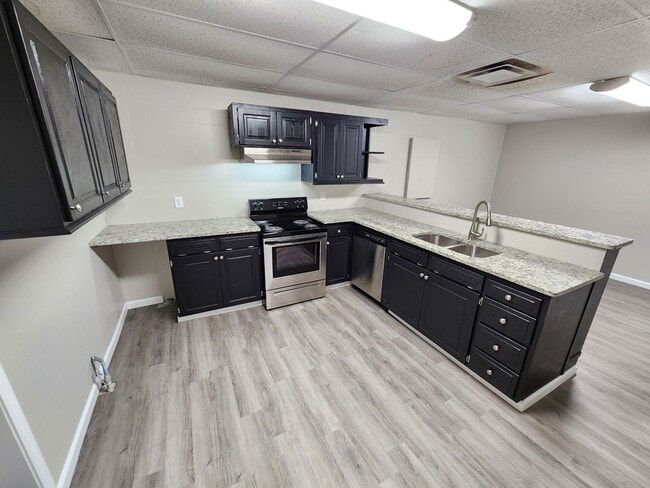 Building Photo - Spacious 3-Bedroom, 1-Bathroom Home AVAILA...