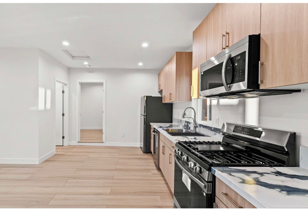 Building Photo - 8635 Le Berthon St