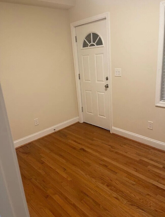 Building Photo - 1141 Owen Pl NE