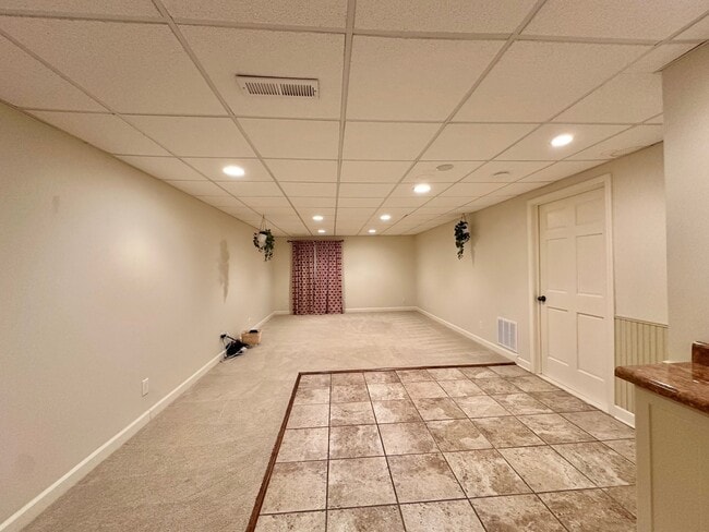 Building Photo - 1525 Westglen Dr