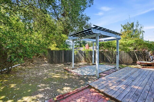 Building Photo - 10 Corte Del Rey