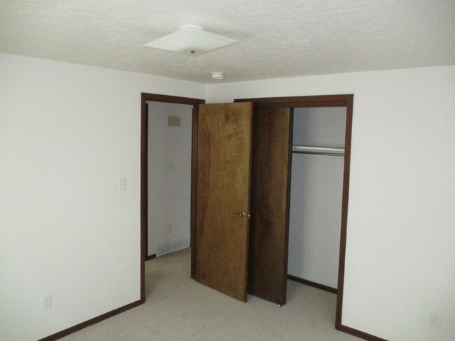 Building Photo - Beautiful 3 Bedroom, 1 Bath Ranch in Lovel...