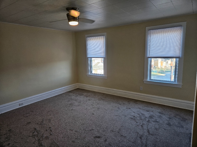 Building Photo - 1218A Valley St