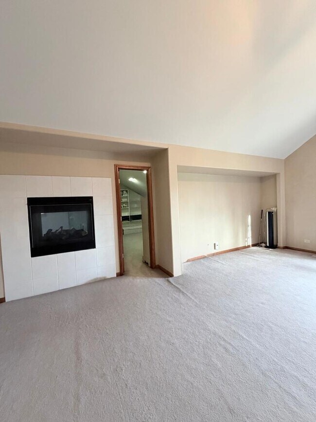 Building Photo - 3823 Sunburst Ln