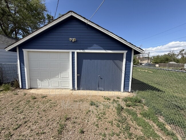 Building Photo - 519 23rd St