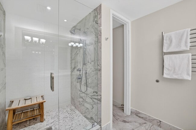 Building Photo - 612 Bayshore Dr