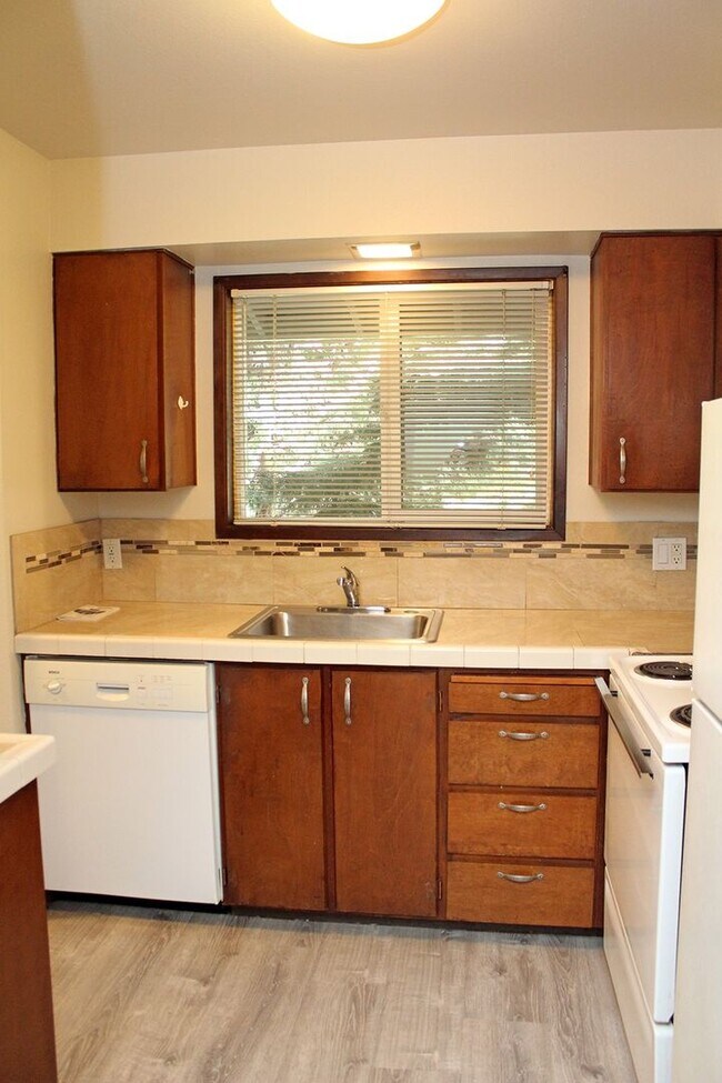 Building Photo - 6755-6755 SW Terri Ct