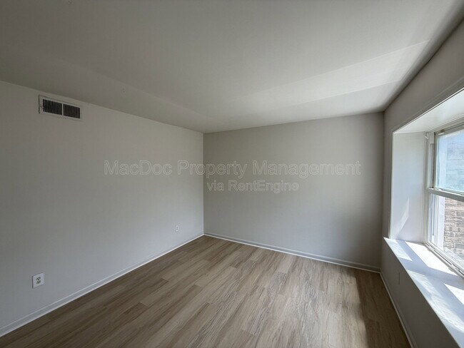 Building Photo - 809 Denton Cir