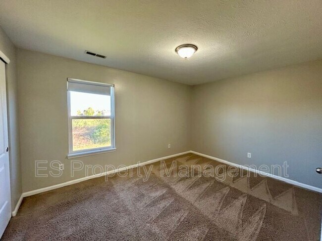 Building Photo - 5363 Shamus Dr