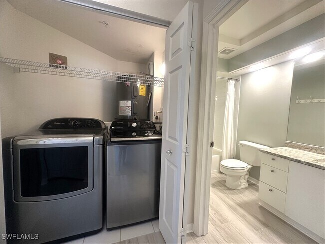 Building Photo - 6922 Satinleaf Rd N