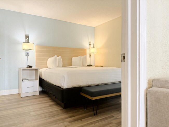 Building Photo - 11689 Chester Rd