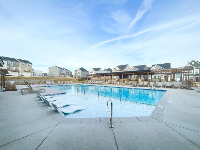 Building Photo - Brand New 3 Story, 4 bedroom, 3.5 bathroom Townhome Featuring a 1st floor Guest Suite, 2 Car Gara...