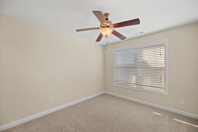Building Photo - Chick's Beach Condo 3BR & 3.5BA w/2-car garage