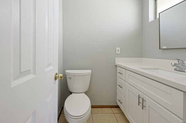 Building Photo - Spacious 2-Bed, 2-Bath Condo in Prime Nort...