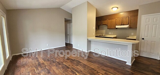 Building Photo - 2332 W Vandalia Rd
