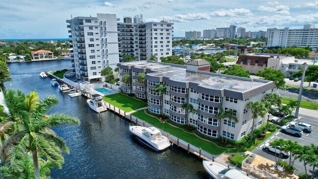 Building Photo - 3121 NE 51st St