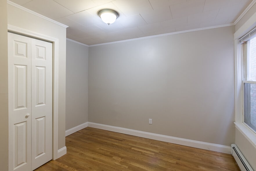 Building Photo - 97 Bridge St