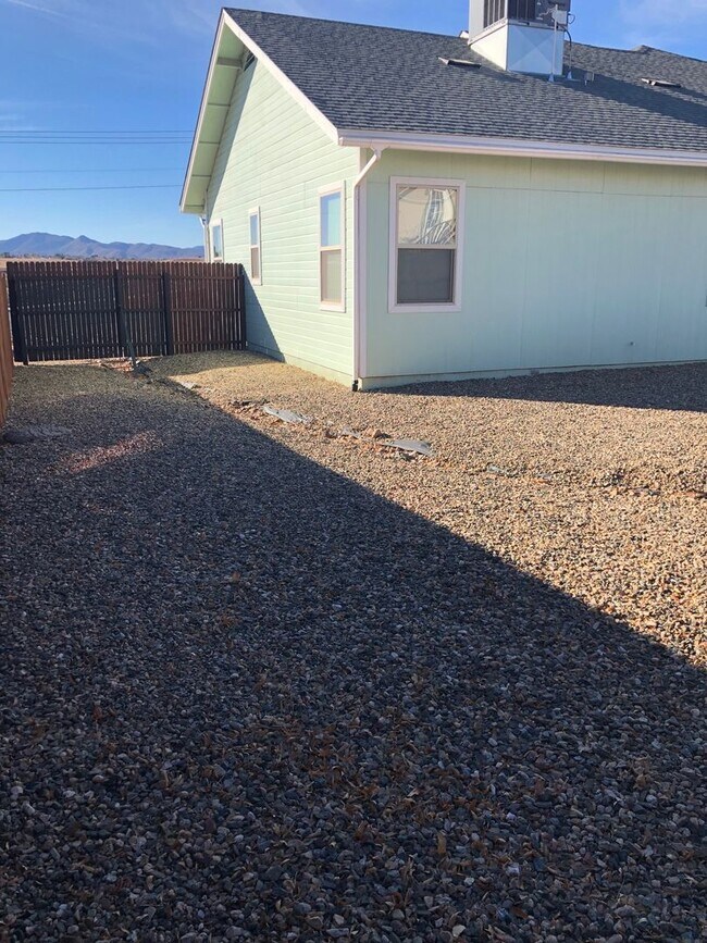 Building Photo - Sunny Three Bedroom in North Prescott Valley