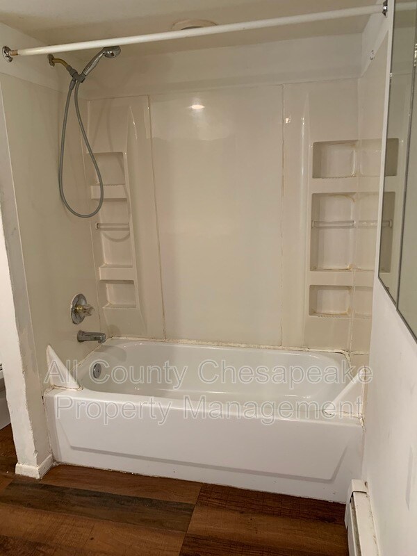 Building Photo - 5825 Westwood Ave