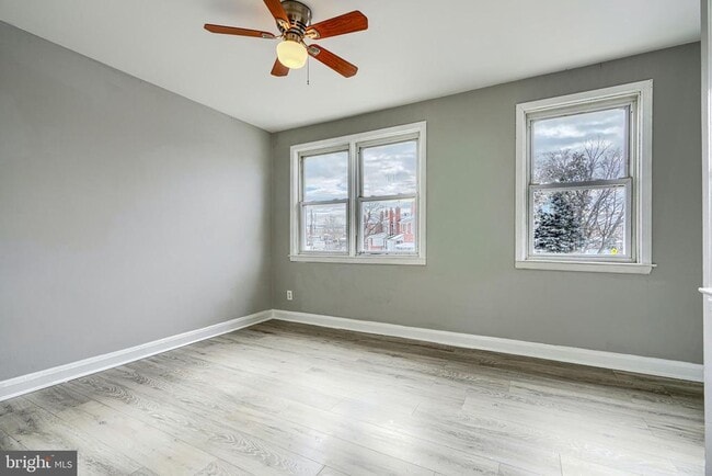 Building Photo - 165 Hampshire Rd