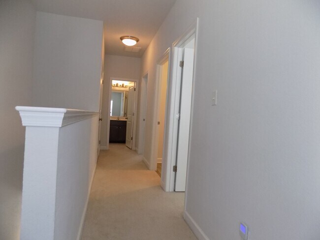 Building Photo - 121 Wineberry Wy