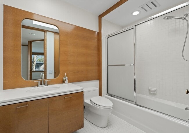 Building Photo - 709 Ann St