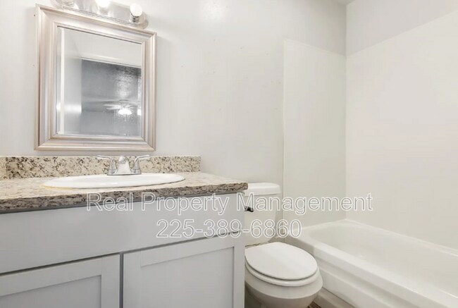 Building Photo - 1005 Shilo St