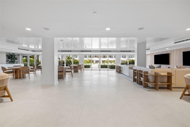 Building Photo - 2784 S Ocean Blvd