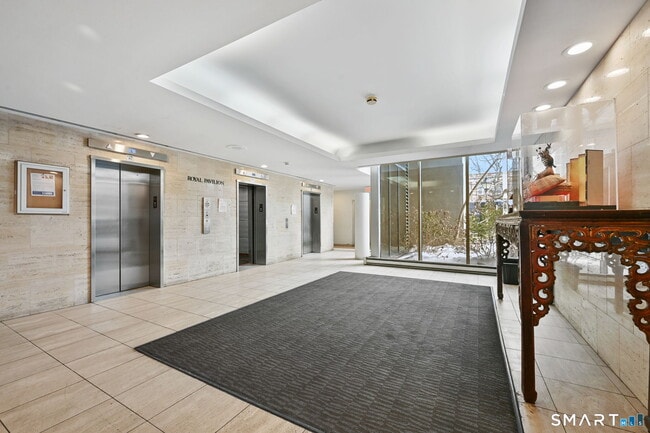 Building Photo - 60 Strawberry Hill Ave