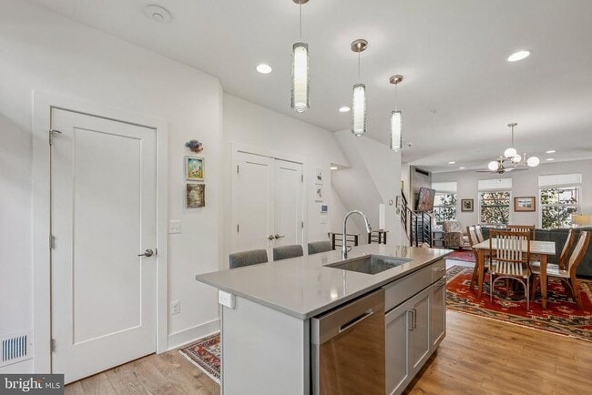 Building Photo - 11225 Beaker St