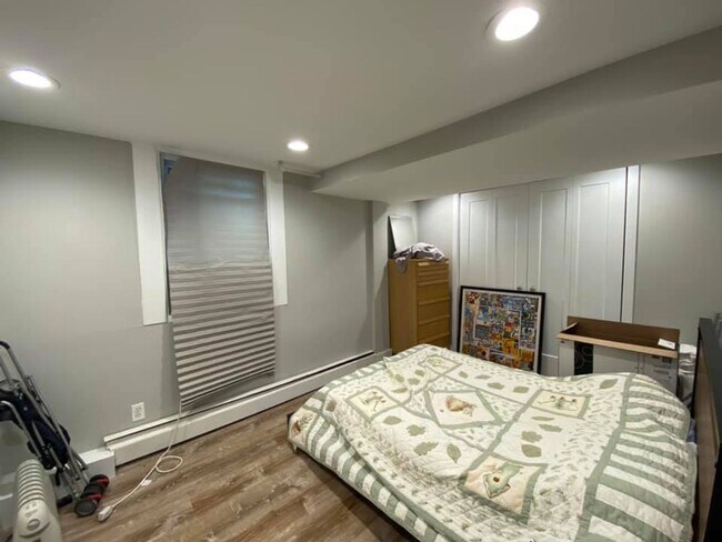 Building Photo - Beautiful 5 Bedroom Single Family Home in Silver Spring!