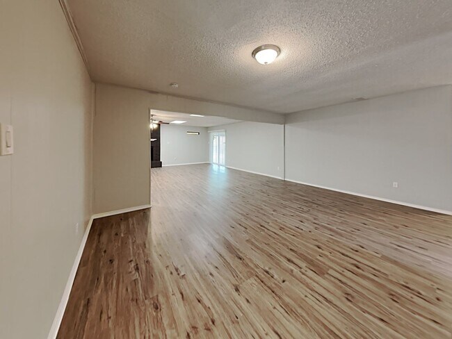 Building Photo - Coming Soon! 3 BR/2BA | Newly Renovated Single Family Home | Fenced backyard | In Mesquite