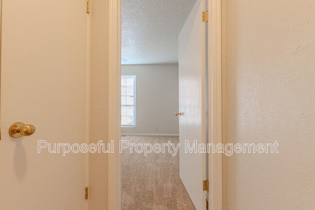 Building Photo - 1401 Harding Ave