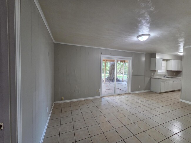 Building Photo - 3021 Ashwood St